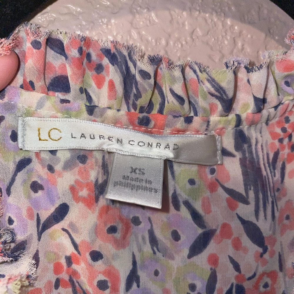 LC Lauren Conrad blouse with flowers - Picture 4 of 4